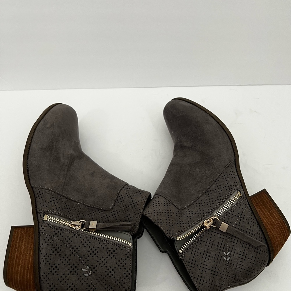 Dr Scholls gray perforated faux suede booties boho side zip excellent si… - Picture 7 of 8